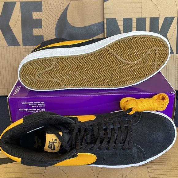 Nike SB ZOOM BLAZER MID Black/University Gold-Black WMNS - Picture 5 of 16